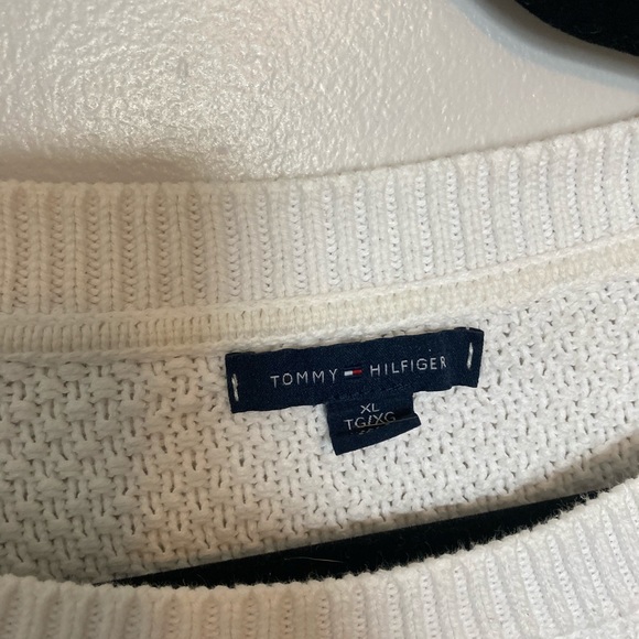 ๐ Tommy Hilfiger Chunky White Cable Knit Sweater - Picture 3 of 8